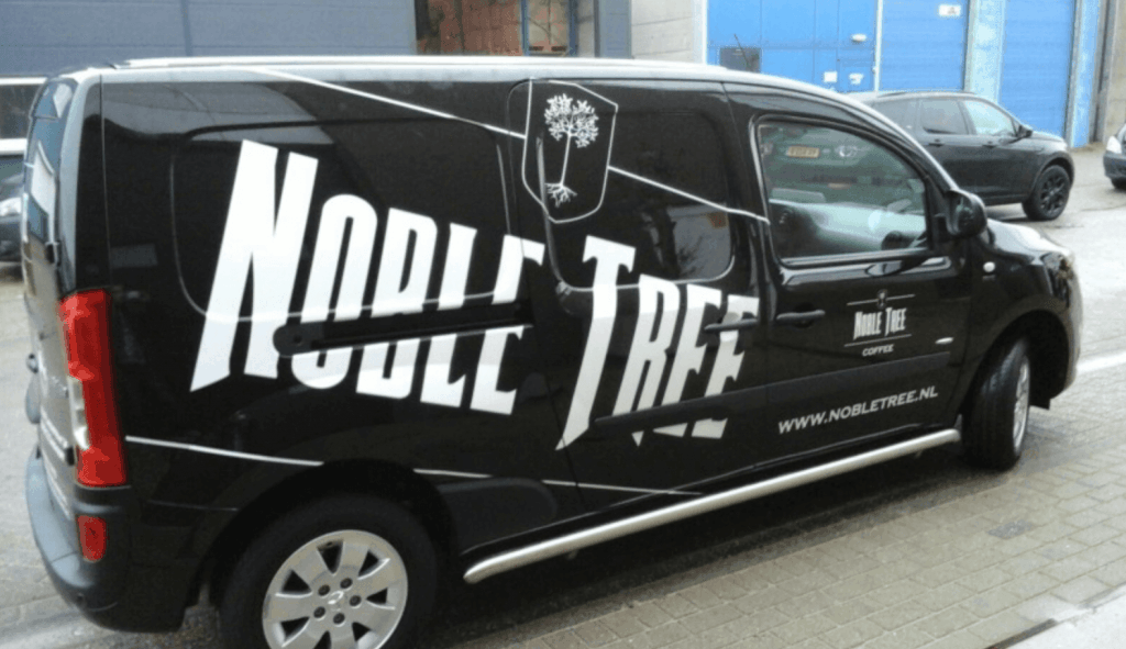 Autobelettering voor Noble Tree - Voertuigreclame